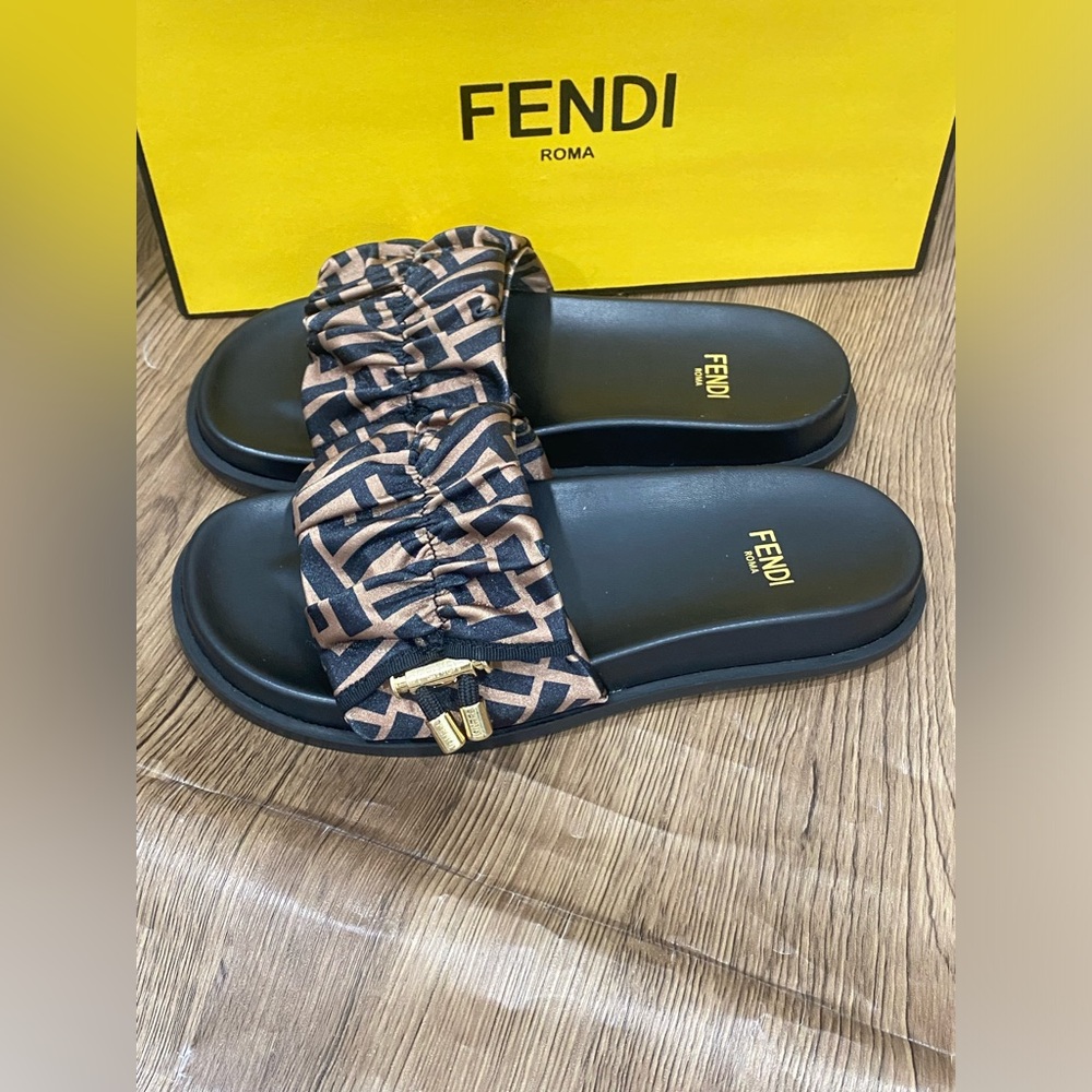 Fendi Women's Authentic Slippers EU 39 - Picture 4 of 4